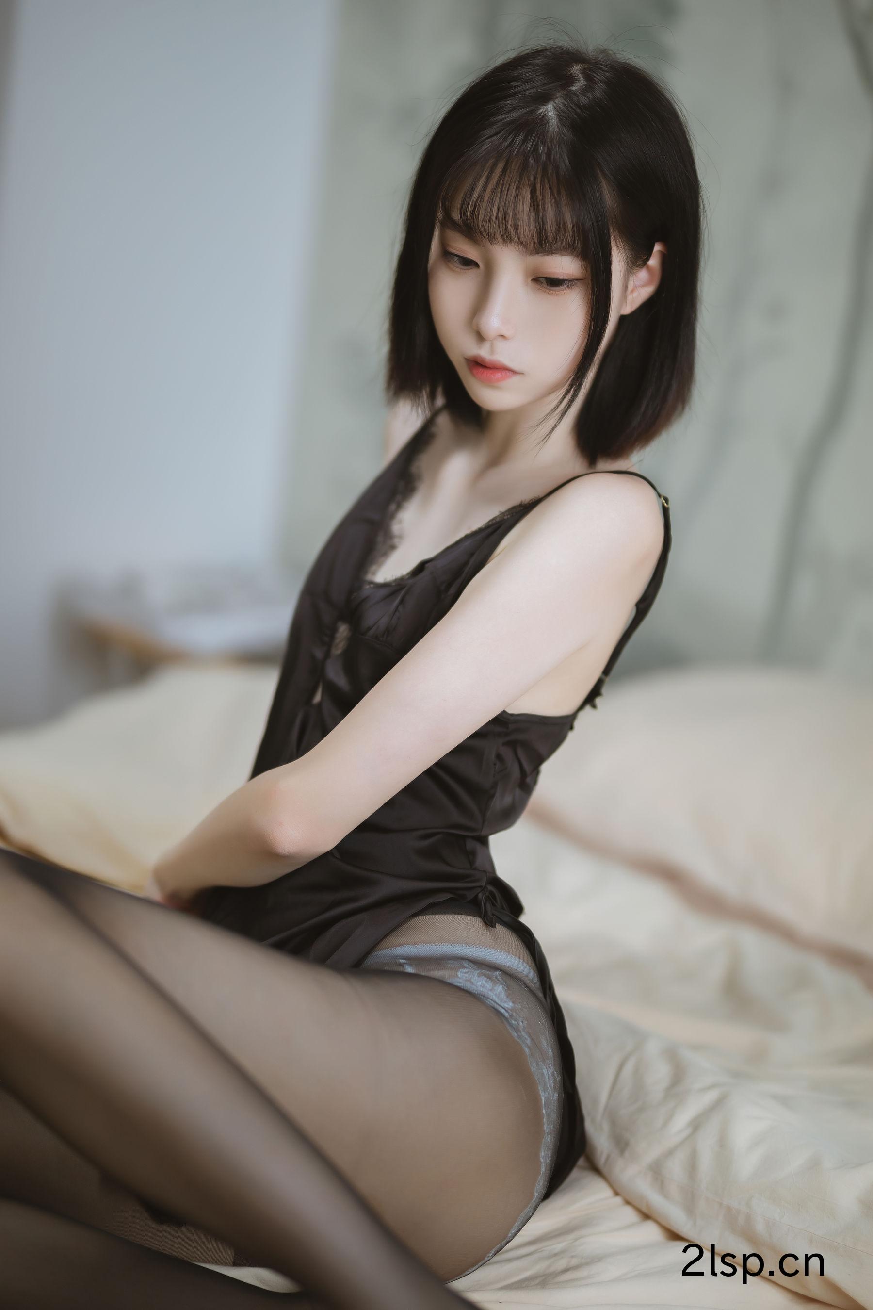 [福利COS]许岚-黑色蕾丝睡衣